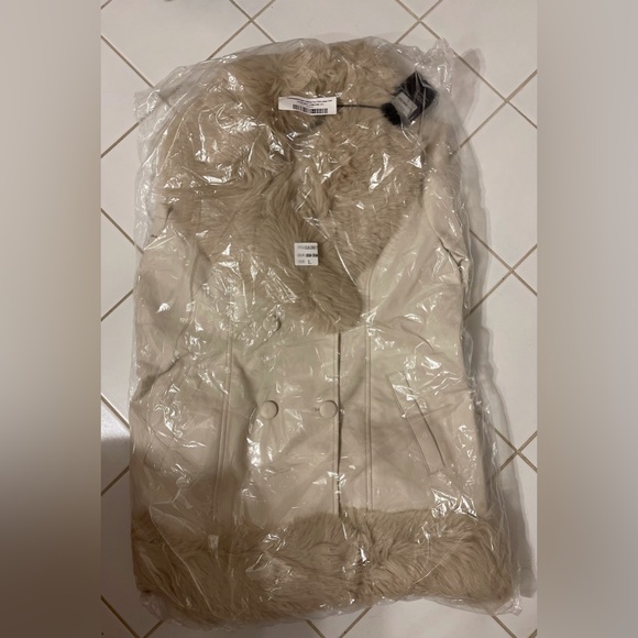 New Size Large Faux Leather Long Coat with Faux Fur Removable Trim, light beige - Picture 4 of 16